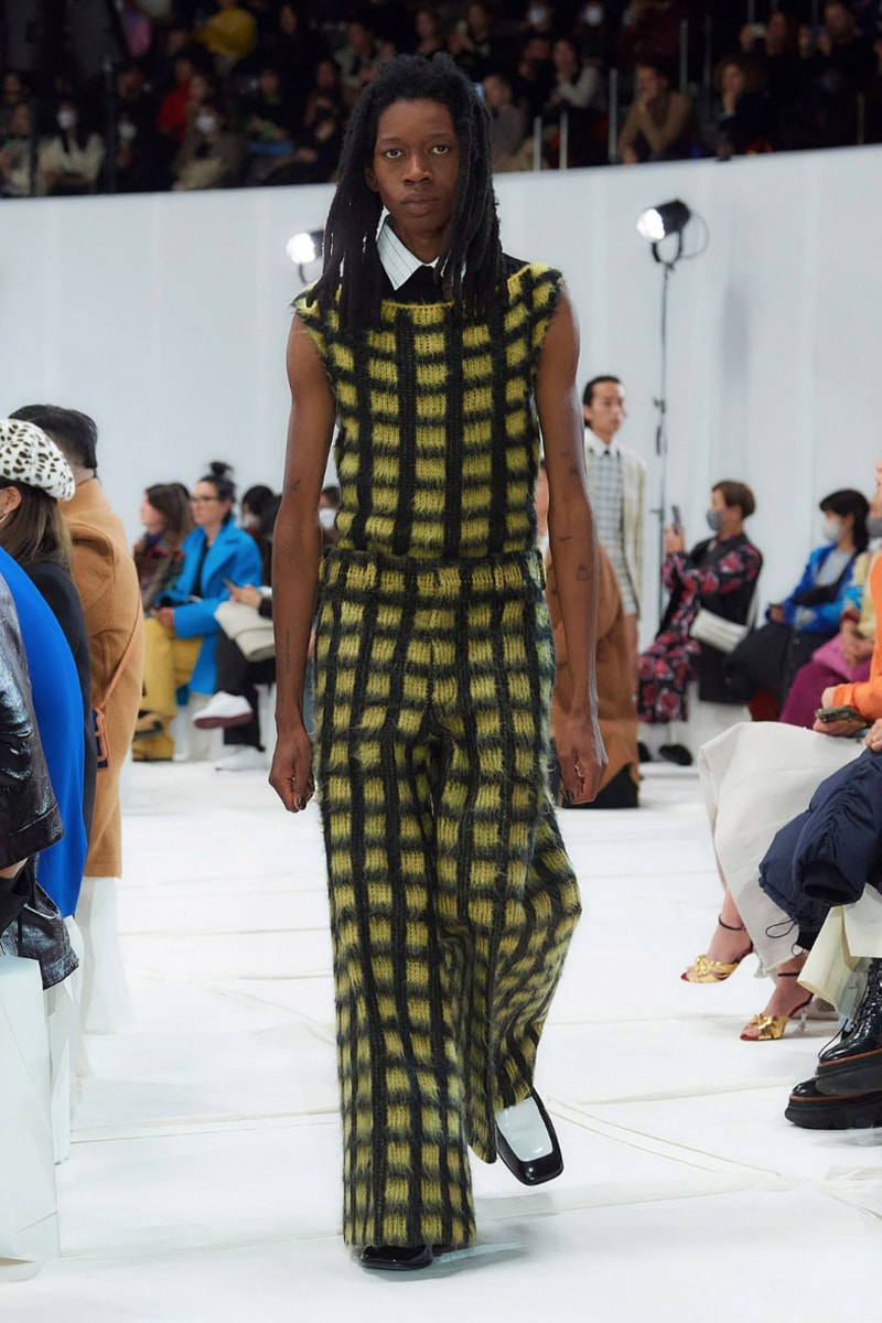 マルニ 2023年秋冬コレクション  Marni Fall winter23 Makes Striking Statements With Just Four Colors In Tokyo, creative director Francesco Risso presented the range at Yoyogi National Gymnasium.