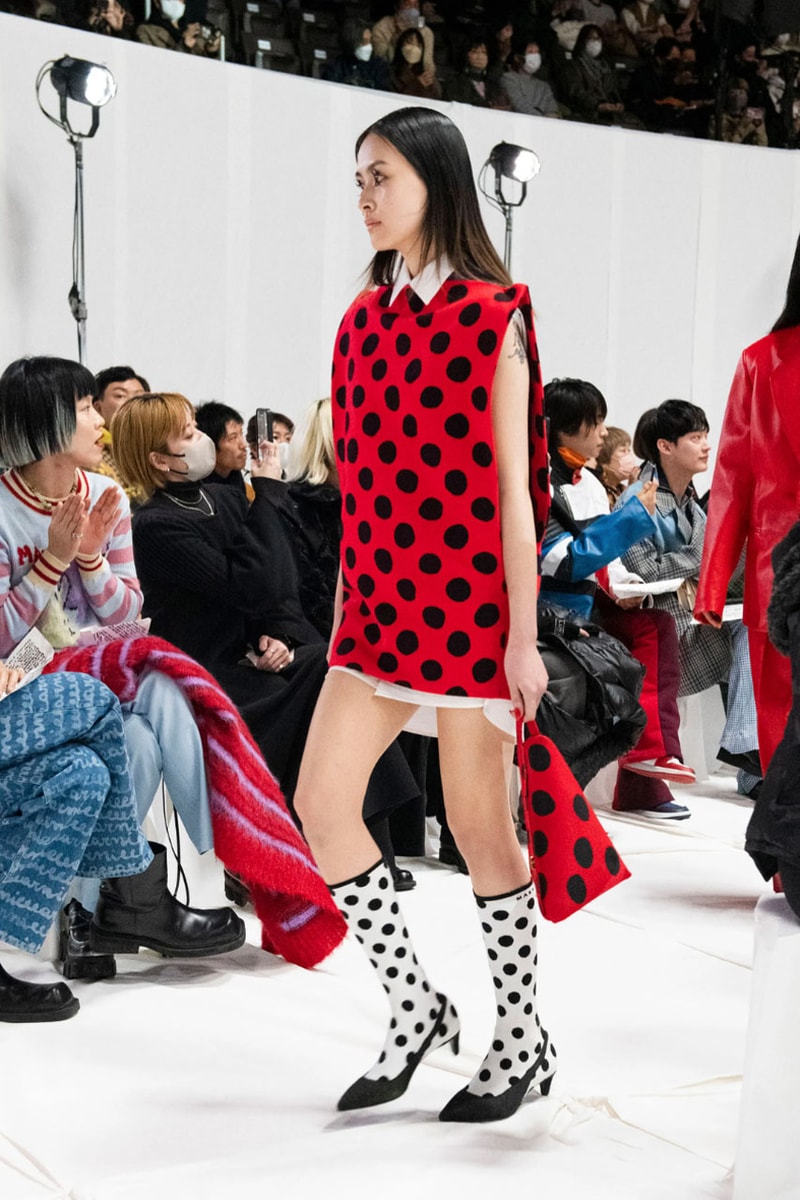 マルニ 2023年秋冬コレクション  Marni Fall winter23 Makes Striking Statements With Just Four Colors In Tokyo, creative director Francesco Risso presented the range at Yoyogi National Gymnasium.