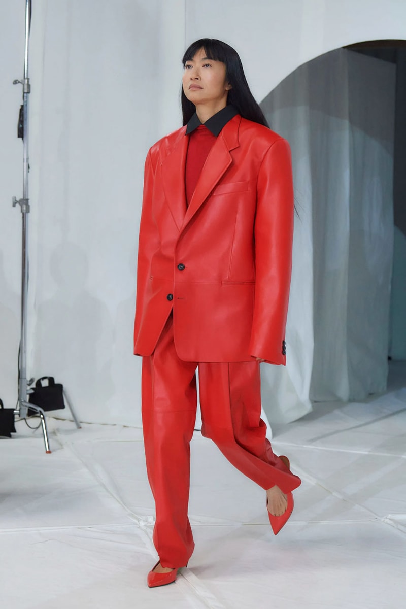 マルニ 2023年秋冬コレクション  Marni Fall winter23 Makes Striking Statements With Just Four Colors In Tokyo, creative director Francesco Risso presented the range at Yoyogi National Gymnasium.
