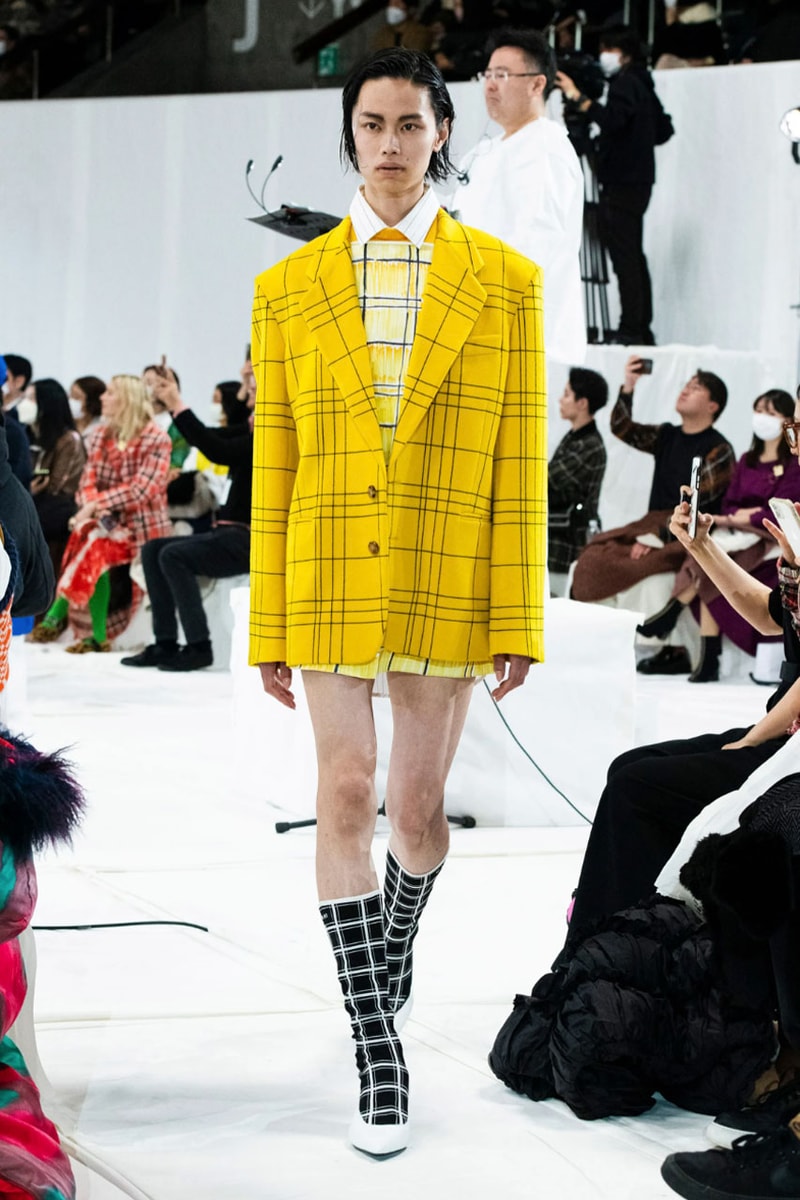 マルニ 2023年秋冬コレクション  Marni Fall winter23 Makes Striking Statements With Just Four Colors In Tokyo, creative director Francesco Risso presented the range at Yoyogi National Gymnasium.