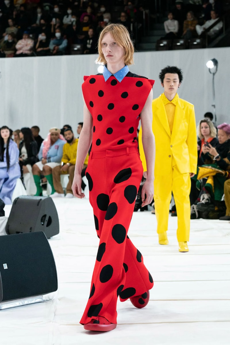 マルニ 2023年秋冬コレクション  Marni Fall winter23 Makes Striking Statements With Just Four Colors In Tokyo, creative director Francesco Risso presented the range at Yoyogi National Gymnasium.