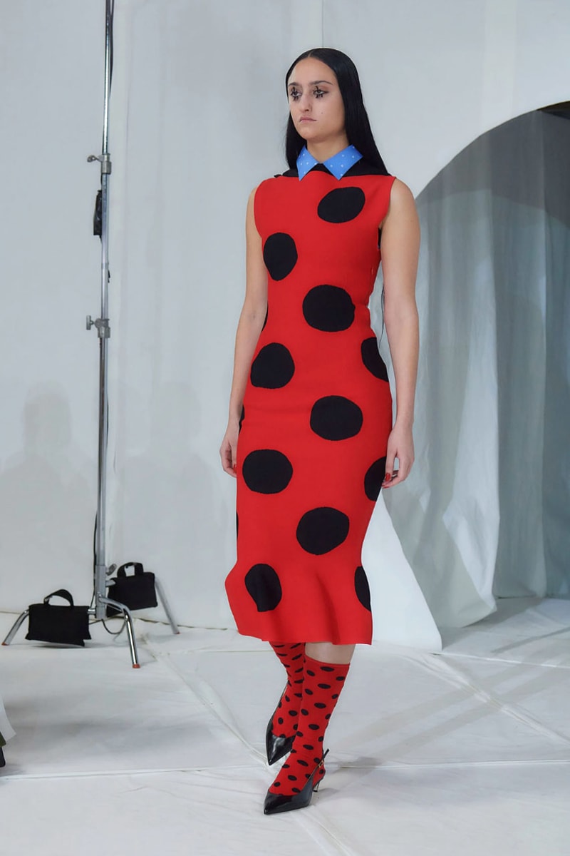 マルニ 2023年秋冬コレクション  Marni Fall winter23 Makes Striking Statements With Just Four Colors In Tokyo, creative director Francesco Risso presented the range at Yoyogi National Gymnasium.