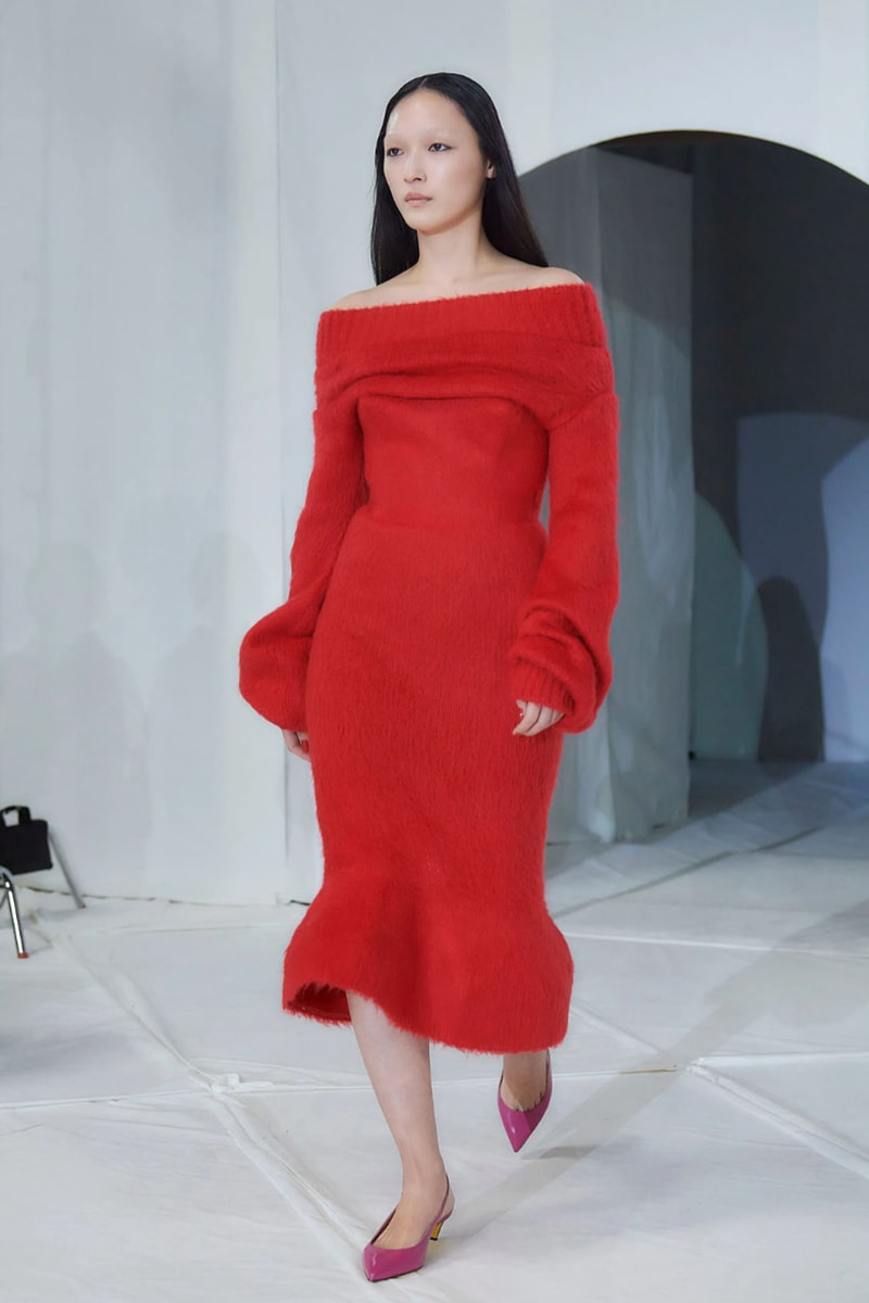 マルニ 2023年秋冬コレクション  Marni Fall winter23 Makes Striking Statements With Just Four Colors In Tokyo, creative director Francesco Risso presented the range at Yoyogi National Gymnasium.
