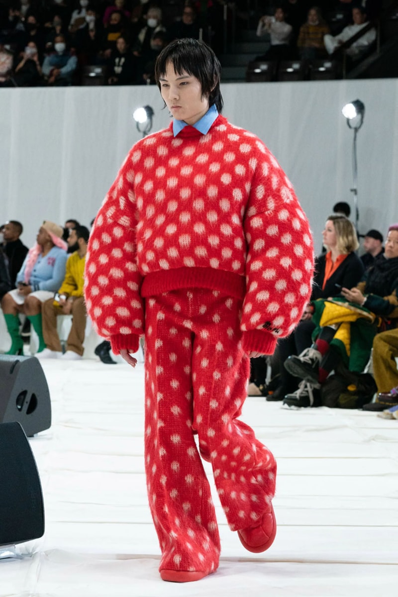 マルニ 2023年秋冬コレクション  Marni Fall winter23 Makes Striking Statements With Just Four Colors In Tokyo, creative director Francesco Risso presented the range at Yoyogi National Gymnasium.