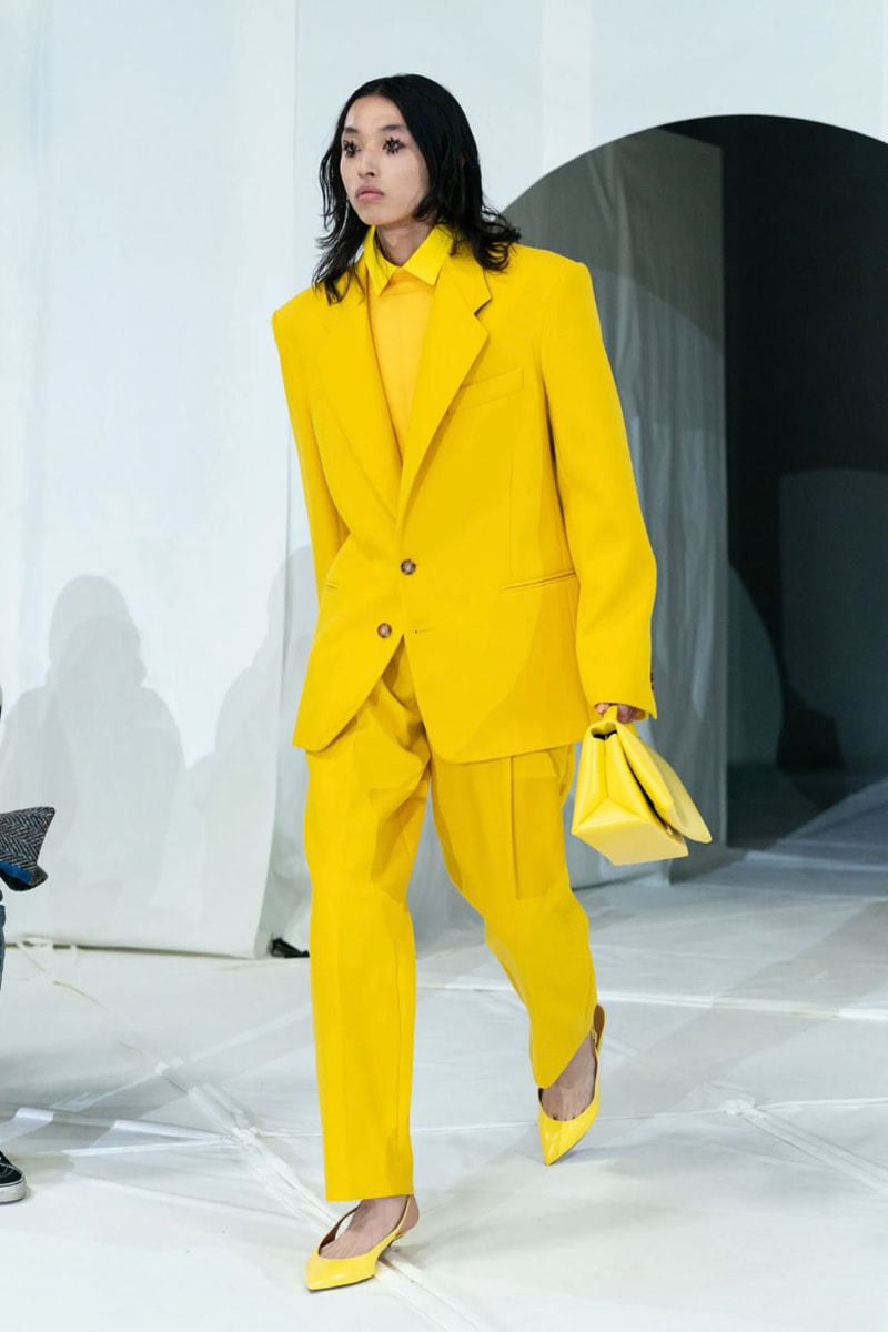 マルニ 2023年秋冬コレクション  Marni Fall winter23 Makes Striking Statements With Just Four Colors In Tokyo, creative director Francesco Risso presented the range at Yoyogi National Gymnasium.