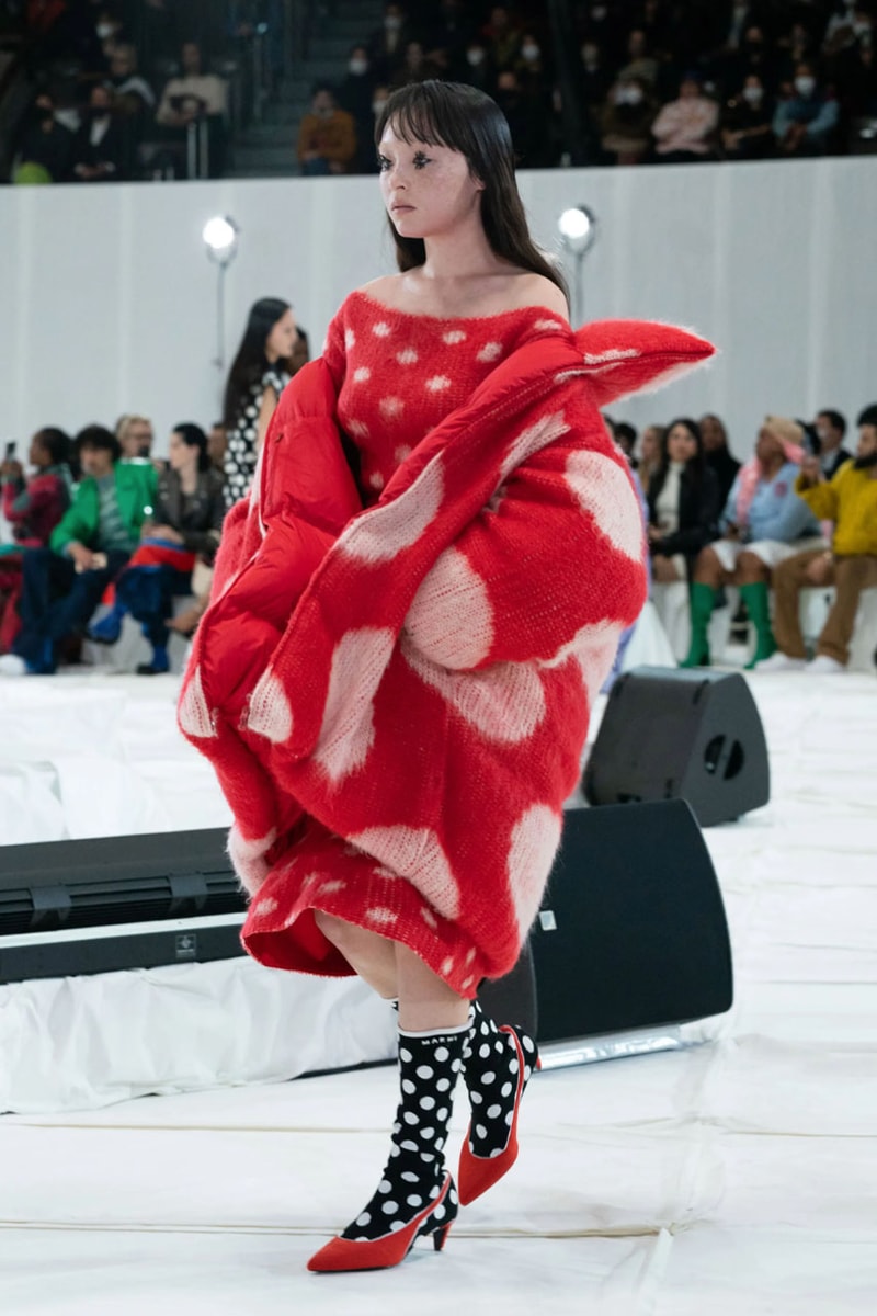 マルニ 2023年秋冬コレクション  Marni Fall winter23 Makes Striking Statements With Just Four Colors In Tokyo, creative director Francesco Risso presented the range at Yoyogi National Gymnasium.