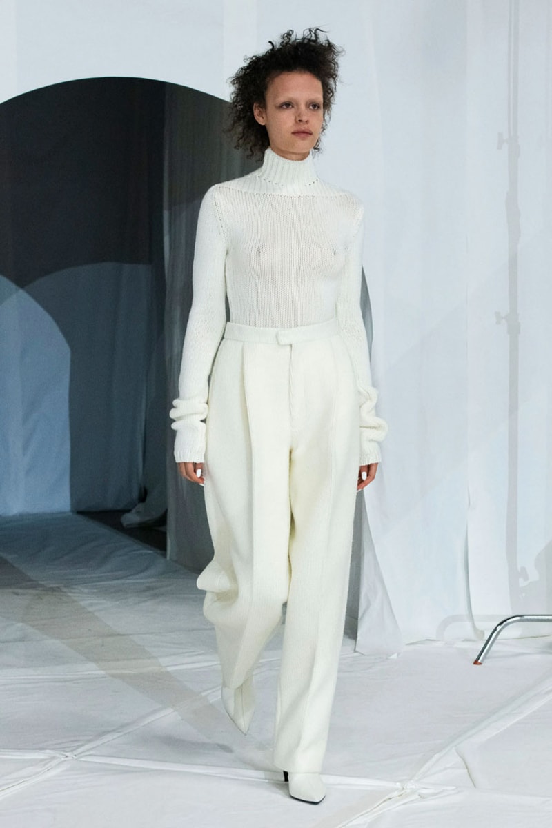 マルニ 2023年秋冬コレクション  Marni Fall winter23 Makes Striking Statements With Just Four Colors In Tokyo, creative director Francesco Risso presented the range at Yoyogi National Gymnasium.