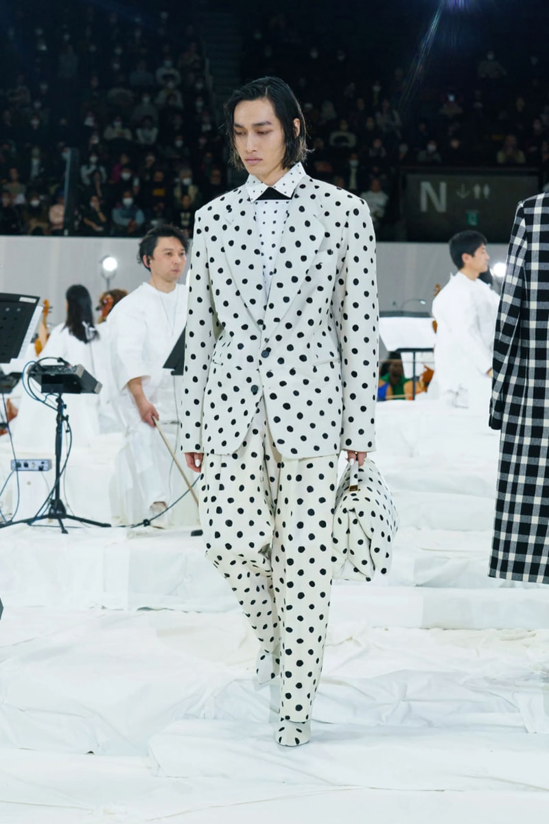 マルニ 2023年秋冬コレクション  Marni Fall winter23 Makes Striking Statements With Just Four Colors In Tokyo, creative director Francesco Risso presented the range at Yoyogi National Gymnasium.