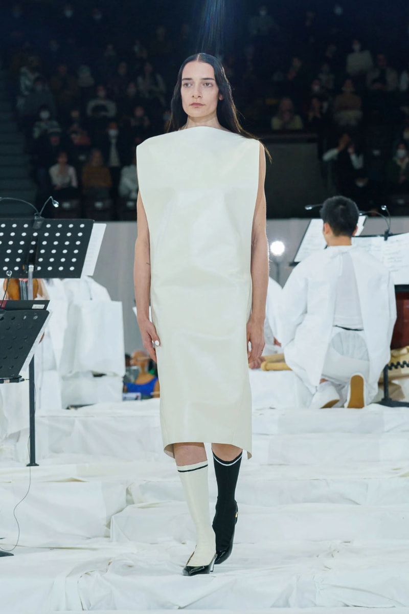 マルニ 2023年秋冬コレクション  Marni Fall winter23 Makes Striking Statements With Just Four Colors In Tokyo, creative director Francesco Risso presented the range at Yoyogi National Gymnasium.