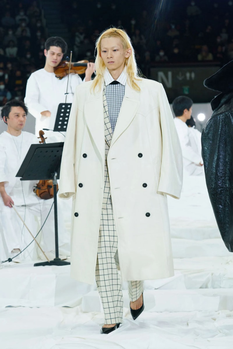 マルニ 2023年秋冬コレクション  Marni Fall winter23 Makes Striking Statements With Just Four Colors In Tokyo, creative director Francesco Risso presented the range at Yoyogi National Gymnasium.