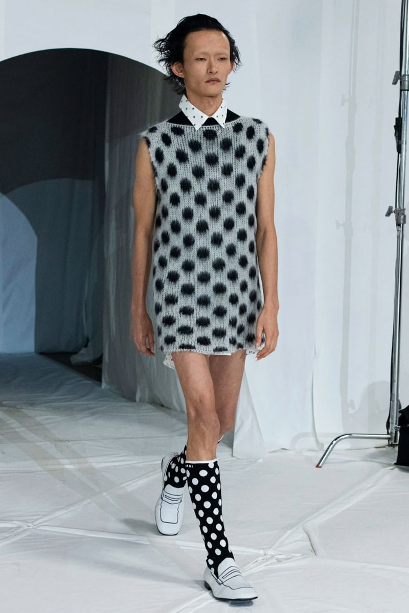マルニ 2023年秋冬コレクション  Marni Fall winter23 Makes Striking Statements With Just Four Colors In Tokyo, creative director Francesco Risso presented the range at Yoyogi National Gymnasium.