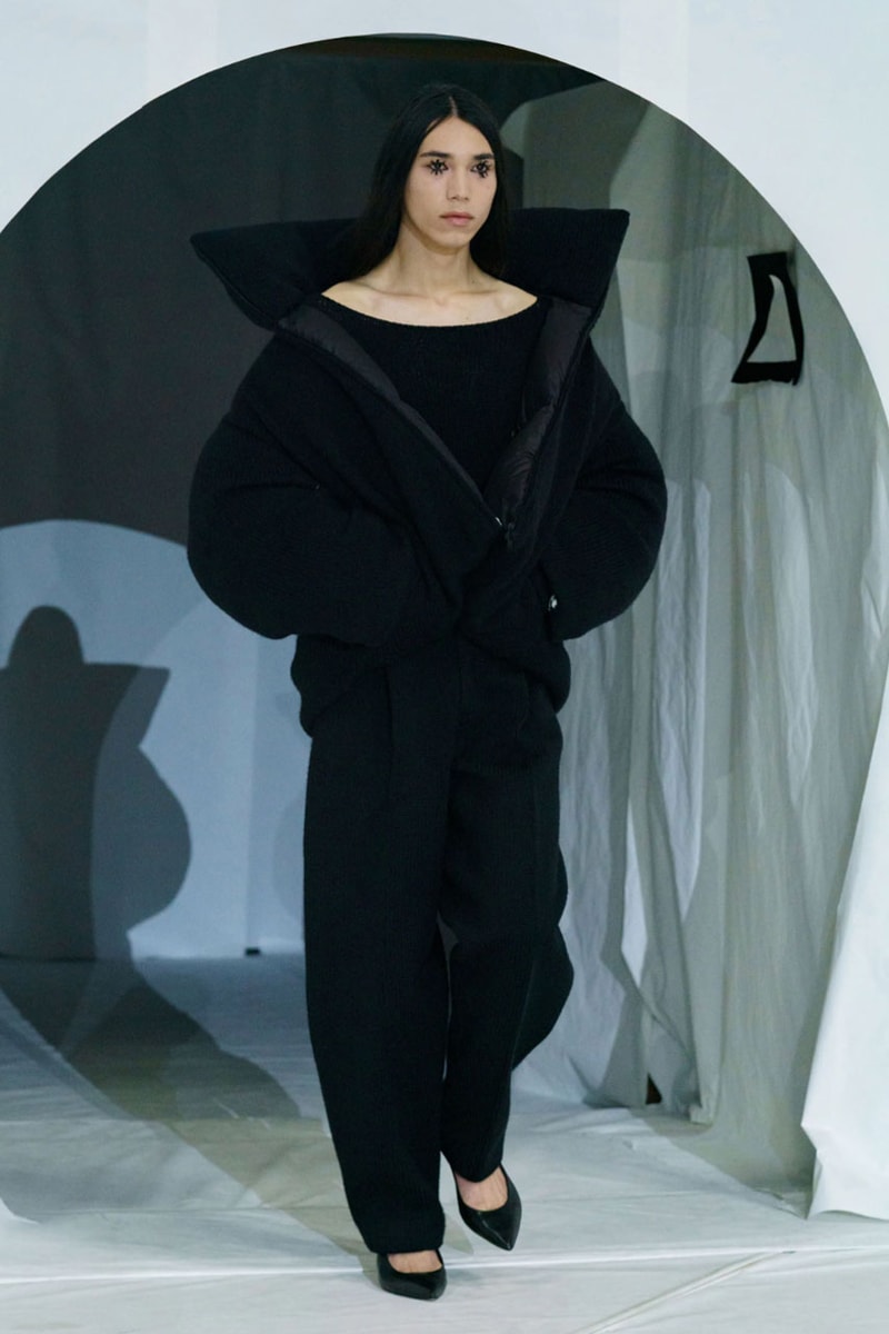 マルニ 2023年秋冬コレクション  Marni Fall winter23 Makes Striking Statements With Just Four Colors In Tokyo, creative director Francesco Risso presented the range at Yoyogi National Gymnasium.
