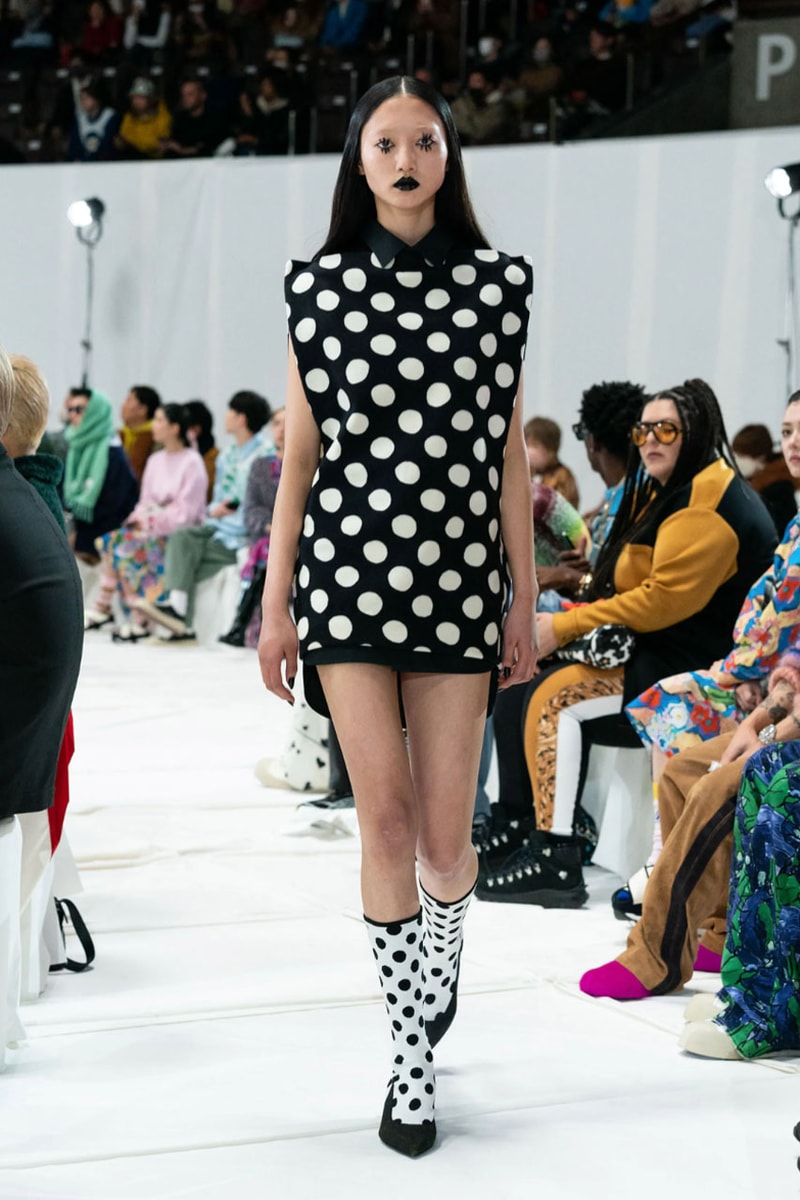 マルニ 2023年秋冬コレクション  Marni Fall winter23 Makes Striking Statements With Just Four Colors In Tokyo, creative director Francesco Risso presented the range at Yoyogi National Gymnasium.