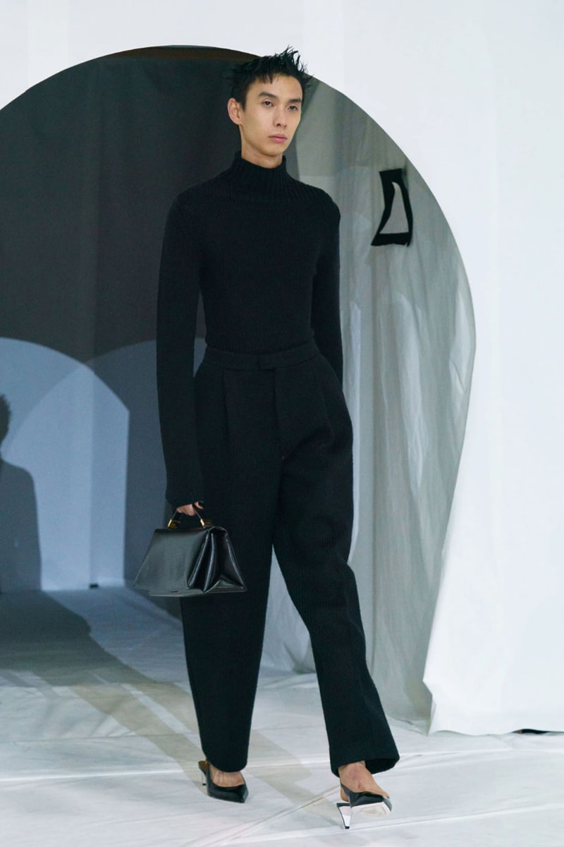 マルニ 2023年秋冬コレクション  Marni Fall winter23 Makes Striking Statements With Just Four Colors In Tokyo, creative director Francesco Risso presented the range at Yoyogi National Gymnasium.