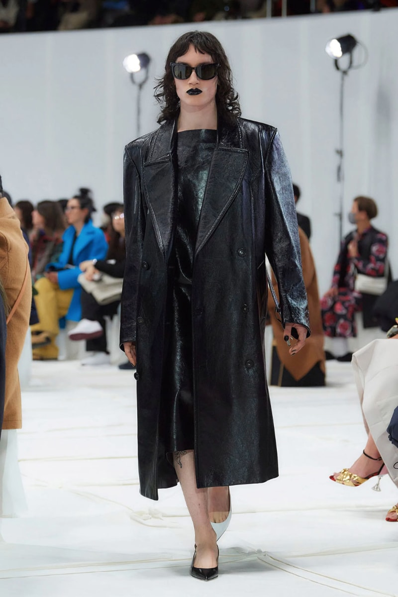 マルニ 2023年秋冬コレクション  Marni Fall winter23 Makes Striking Statements With Just Four Colors In Tokyo, creative director Francesco Risso presented the range at Yoyogi National Gymnasium.
