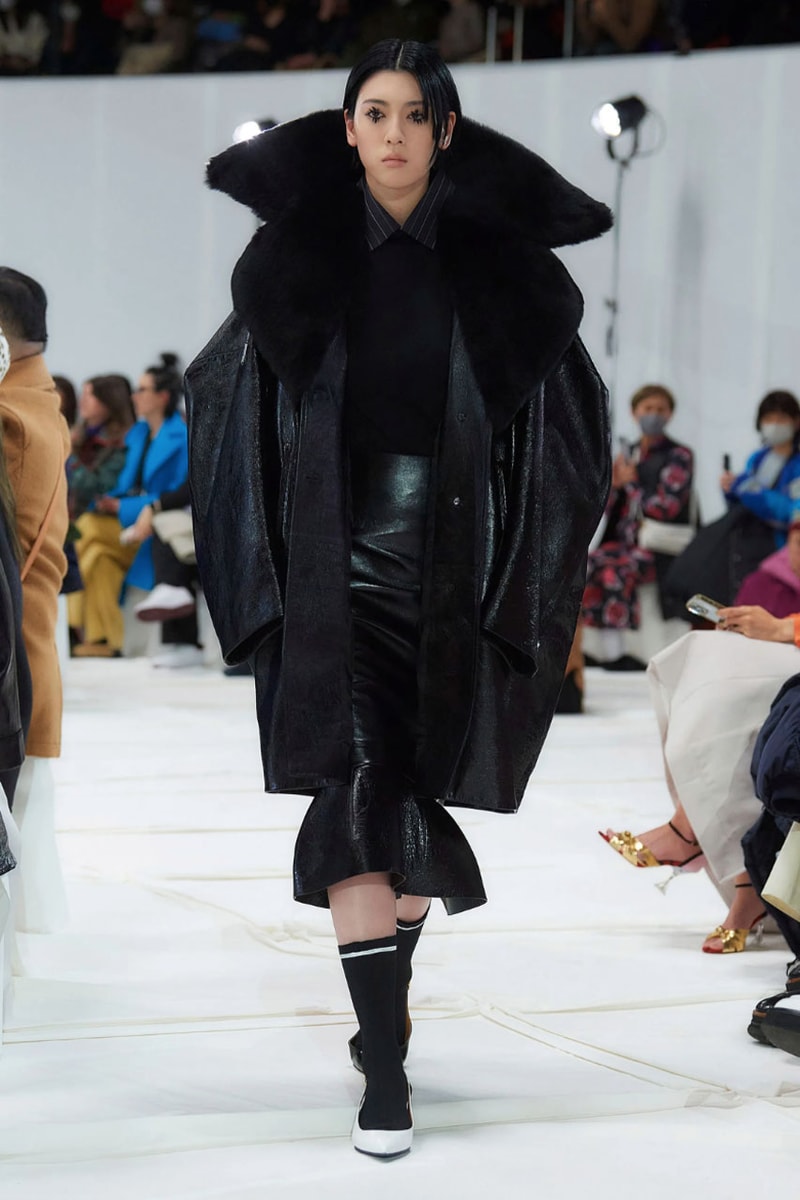 マルニ 2023年秋冬コレクション  Marni Fall winter23 Makes Striking Statements With Just Four Colors In Tokyo, creative director Francesco Risso presented the range at Yoyogi National Gymnasium.