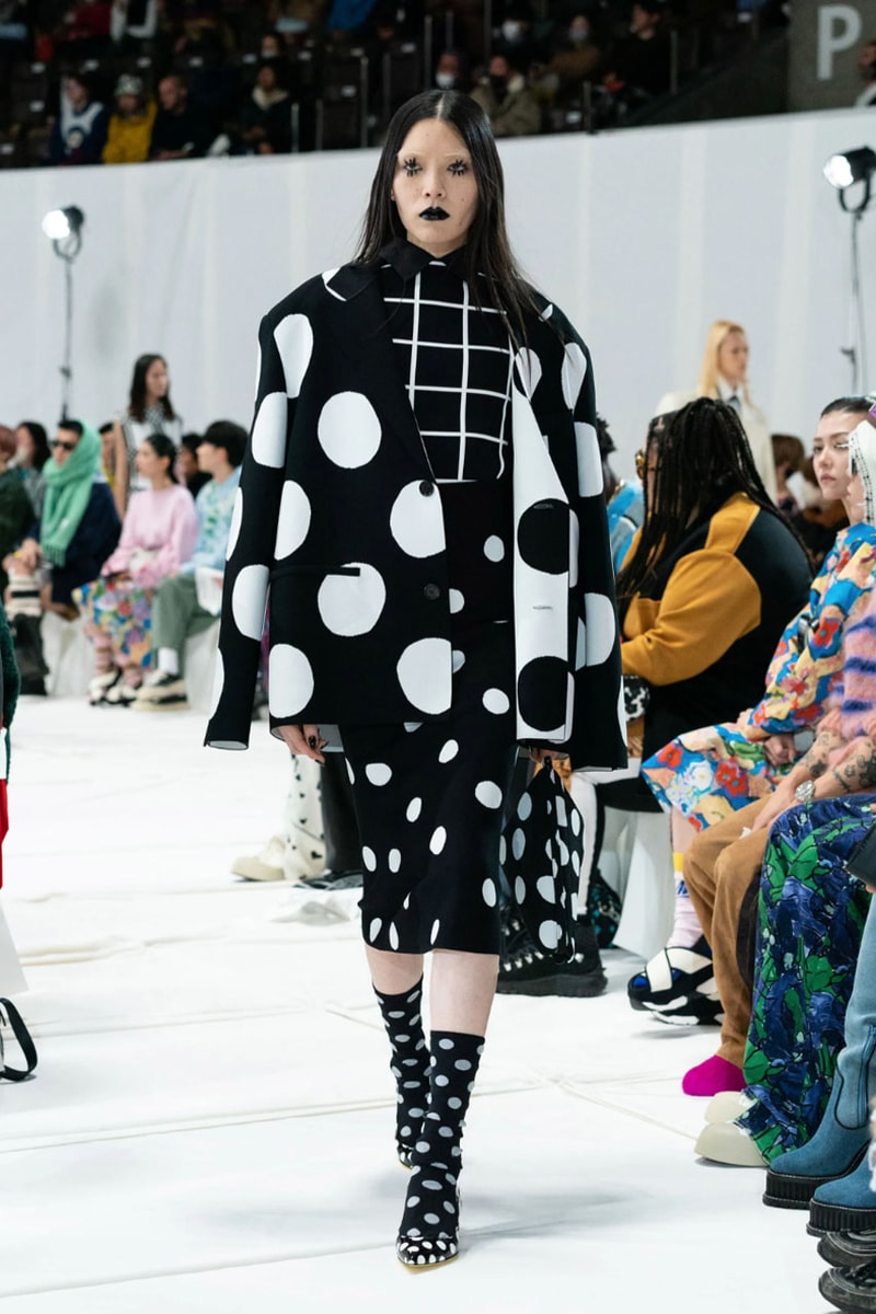 マルニ 2023年秋冬コレクション  Marni Fall winter23 Makes Striking Statements With Just Four Colors In Tokyo, creative director Francesco Risso presented the range at Yoyogi National Gymnasium.