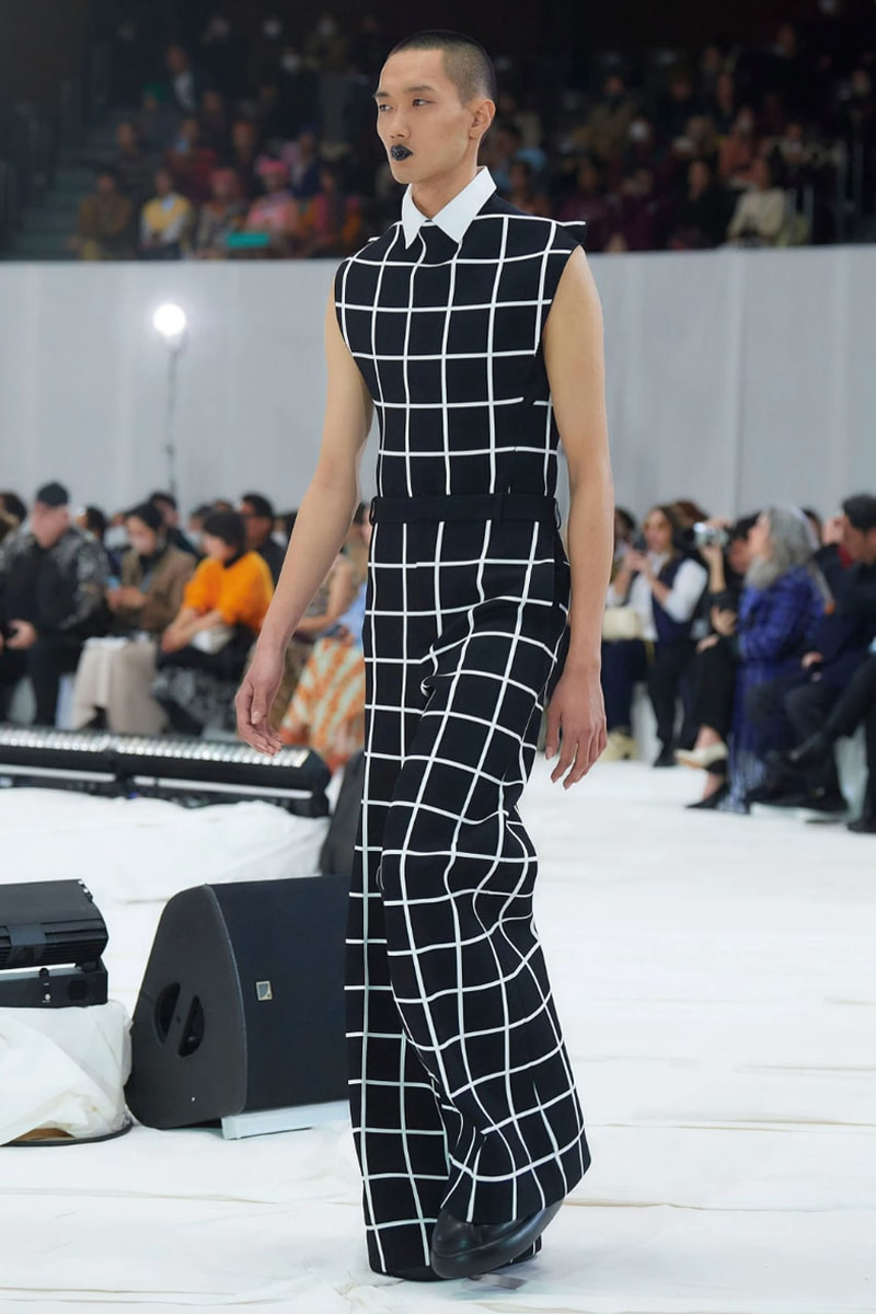 マルニ 2023年秋冬コレクション  Marni Fall winter23 Makes Striking Statements With Just Four Colors In Tokyo, creative director Francesco Risso presented the range at Yoyogi National Gymnasium.