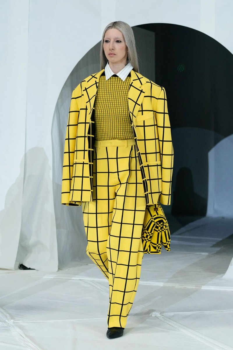 マルニ 2023年秋冬コレクション  Marni Fall winter23 Makes Striking Statements With Just Four Colors In Tokyo, creative director Francesco Risso presented the range at Yoyogi National Gymnasium.