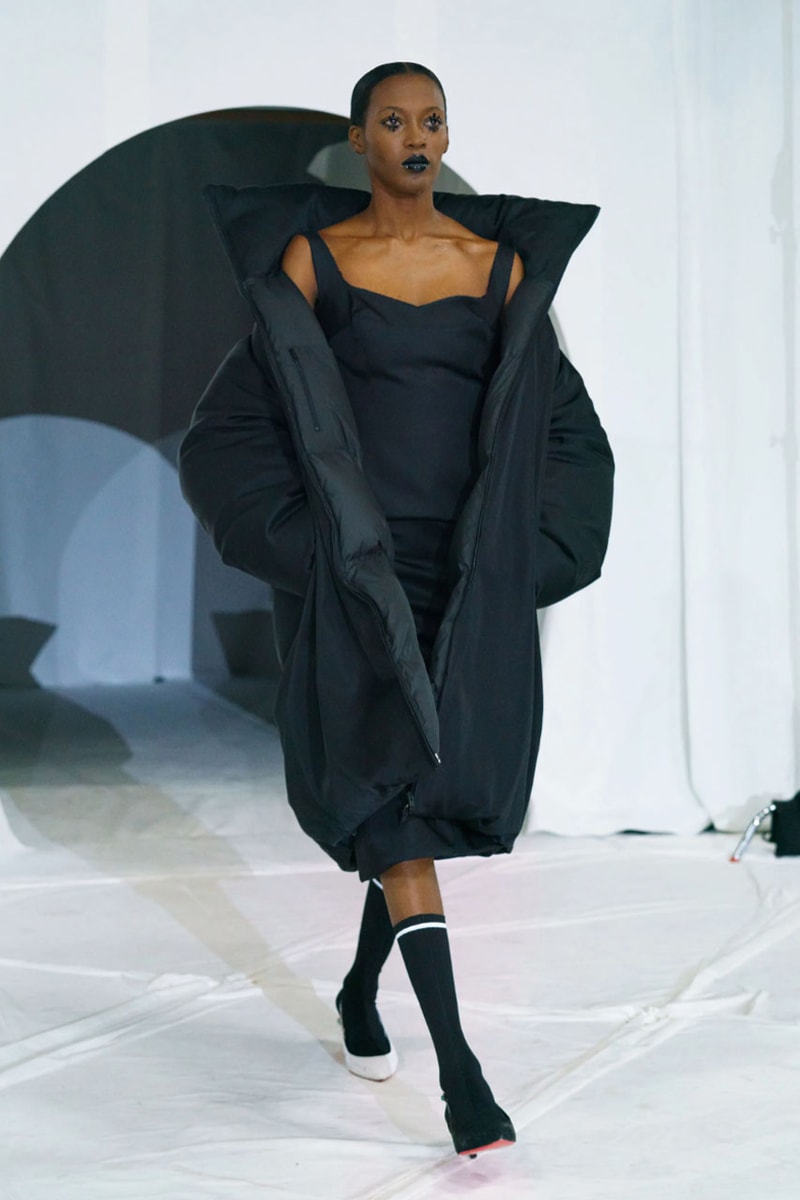 マルニ 2023年秋冬コレクション  Marni Fall winter23 Makes Striking Statements With Just Four Colors In Tokyo, creative director Francesco Risso presented the range at Yoyogi National Gymnasium.