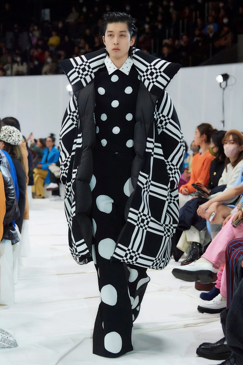 マルニ 2023年秋冬コレクション  Marni Fall winter23 Makes Striking Statements With Just Four Colors In Tokyo, creative director Francesco Risso presented the range at Yoyogi National Gymnasium.