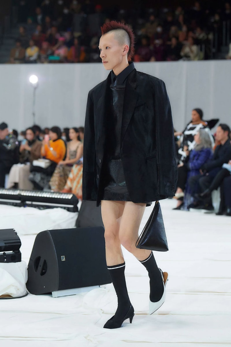 マルニ 2023年秋冬コレクション  Marni Fall winter23 Makes Striking Statements With Just Four Colors In Tokyo, creative director Francesco Risso presented the range at Yoyogi National Gymnasium.