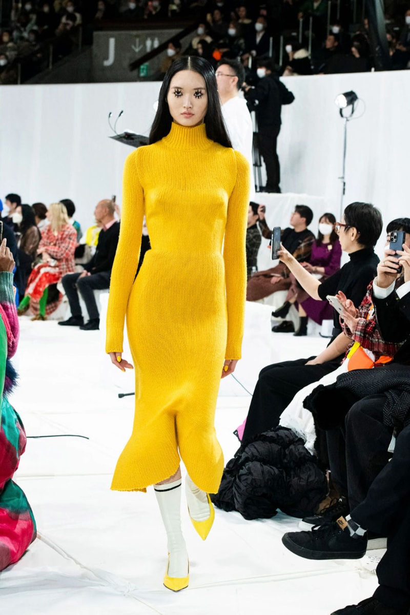 マルニ 2023年秋冬コレクション  Marni Fall winter23 Makes Striking Statements With Just Four Colors In Tokyo, creative director Francesco Risso presented the range at Yoyogi National Gymnasium.
