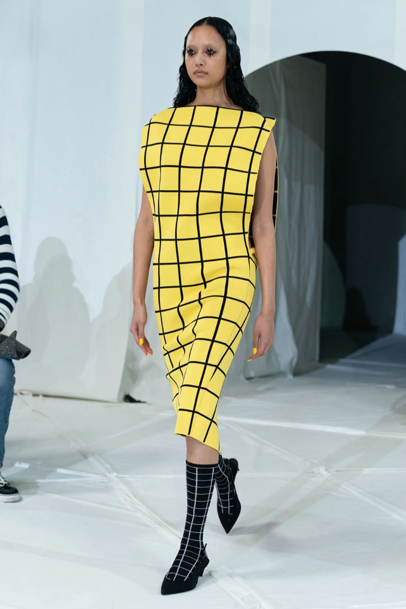 マルニ 2023年秋冬コレクション  Marni Fall winter23 Makes Striking Statements With Just Four Colors In Tokyo, creative director Francesco Risso presented the range at Yoyogi National Gymnasium.