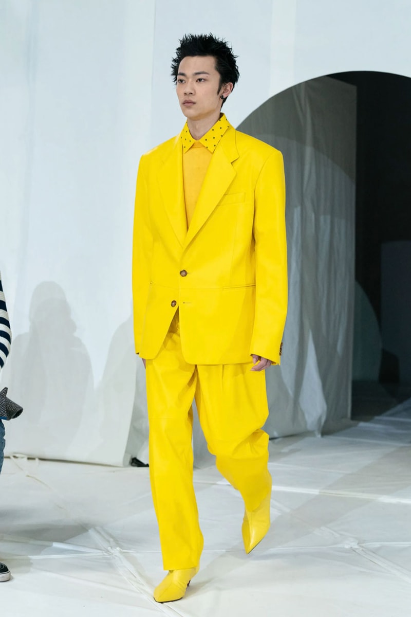 マルニ 2023年秋冬コレクション  Marni Fall winter23 Makes Striking Statements With Just Four Colors In Tokyo, creative director Francesco Risso presented the range at Yoyogi National Gymnasium.