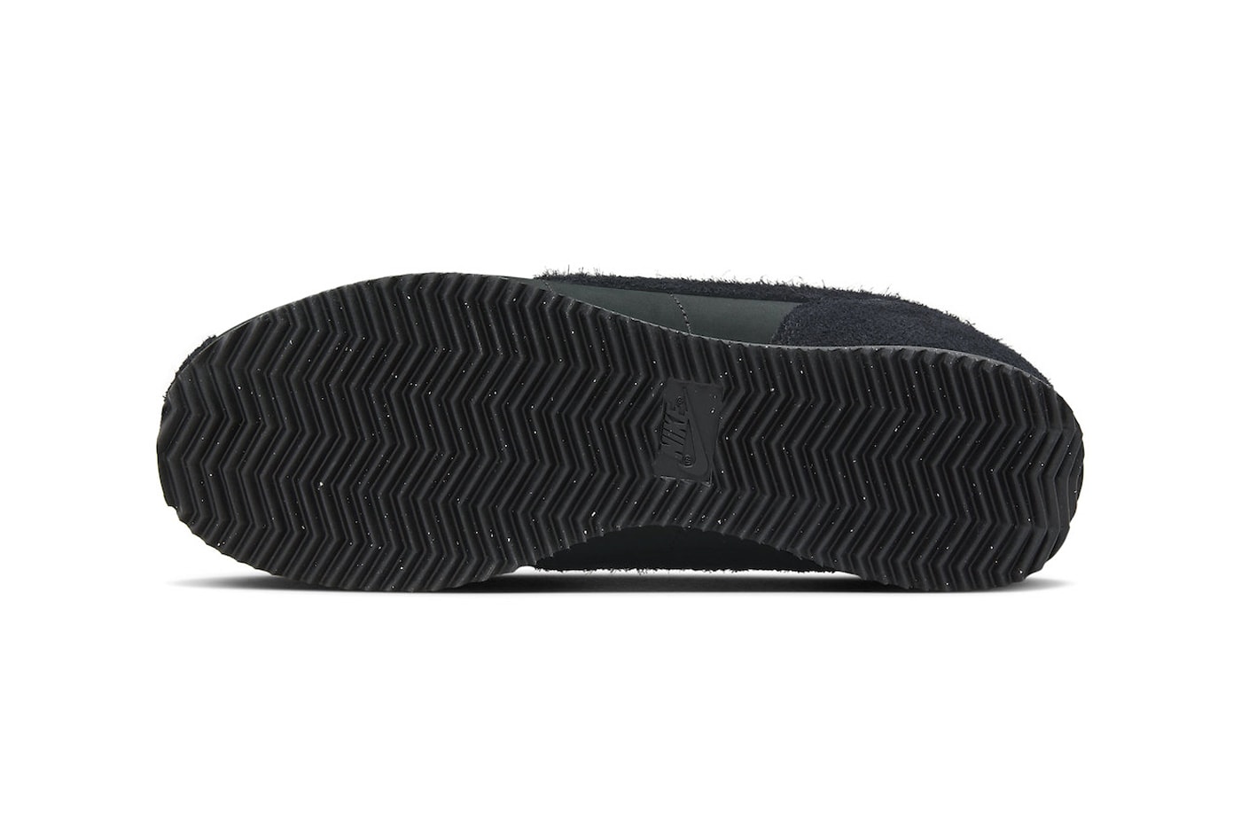 ナイキ コルテッツからシックな印象の最新作 “トリプル ブラック”が登場か Nike Cortez PRM Surfaces in "Triple Black" and Shaggy Suede Details release info premium