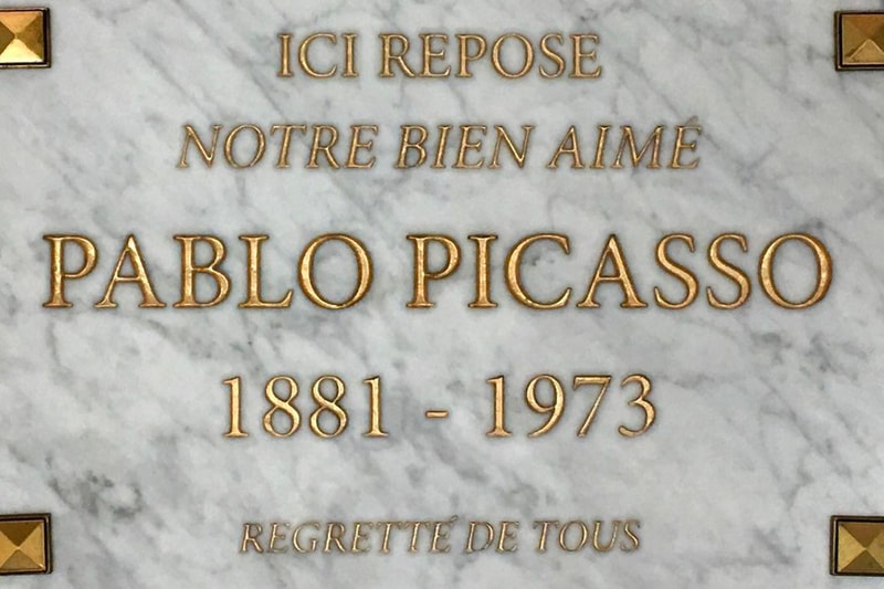 スペインのアートフェア ARCO マドリード 2023 にてピカソの遺体を彫刻化した作品が話題に Eugenio Merino Pablo Picasso Corpse Sculpture ARCO