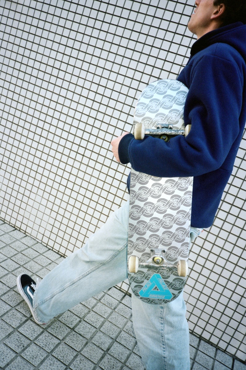 パレス スケートボードがリモワとのコラボスーツケースをリリース palace skateboards london spring 2023 drop 2 rimowa suitcase deck collab jacket hoodie hat gore tex official release date info photos price store list buying guide