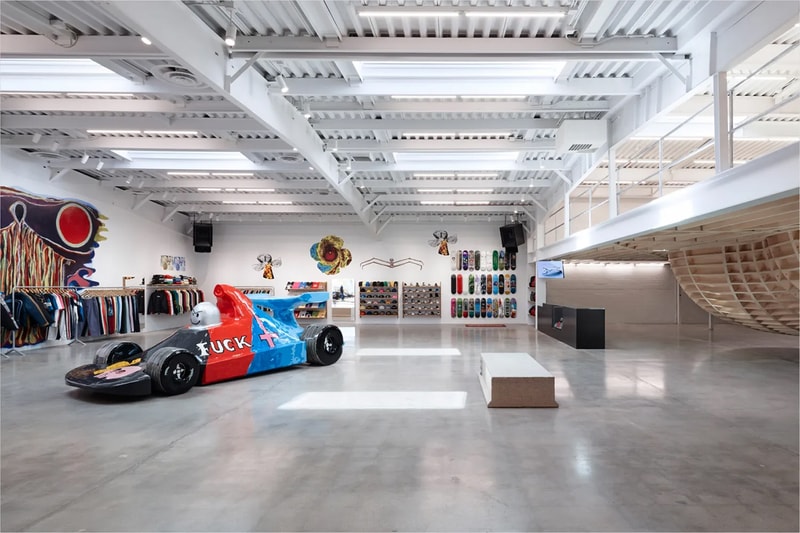 シュプリームが米ウェスト・ハリウッドの新店舗の内部を公開 supreme la store photos west hollywood