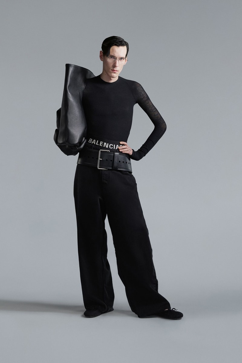バレンシアガが2023年サマーコレクションの最新キャンペーンを発表 Balenciaga Summer 2023 The Mud Show Campaign Collection Release Information Technoclog Glove Bag Demna Controversial Bondage 