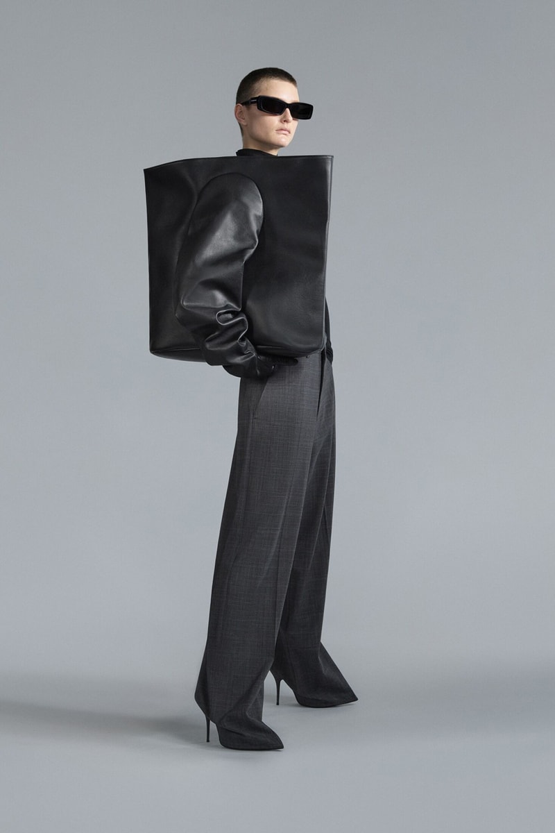 バレンシアガが2023年サマーコレクションの最新キャンペーンを発表 Balenciaga Summer 2023 The Mud Show Campaign Collection Release Information Technoclog Glove Bag Demna Controversial Bondage 