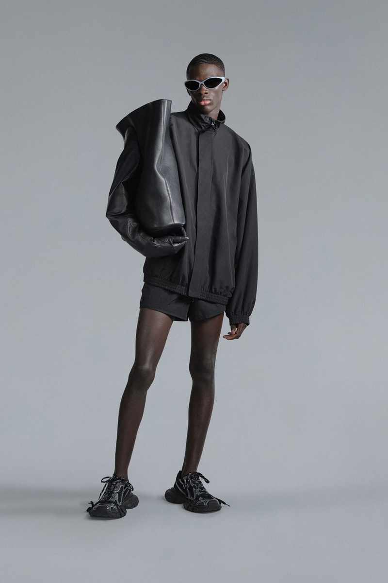 バレンシアガが2023年サマーコレクションの最新キャンペーンを発表 Balenciaga Summer 2023 The Mud Show Campaign Collection Release Information Technoclog Glove Bag Demna Controversial Bondage 