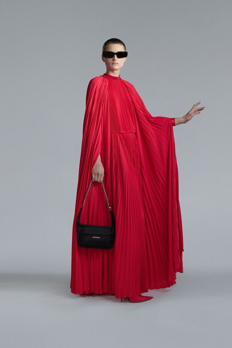 バレンシアガが2023年サマーコレクションの最新キャンペーンを発表 Balenciaga Summer 2023 The Mud Show Campaign Collection Release Information Technoclog Glove Bag Demna Controversial Bondage 