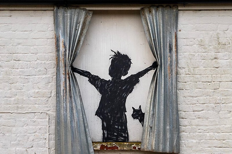 空き家の外壁に描かれた Banksy の新作が取り壊されてしまう事態に