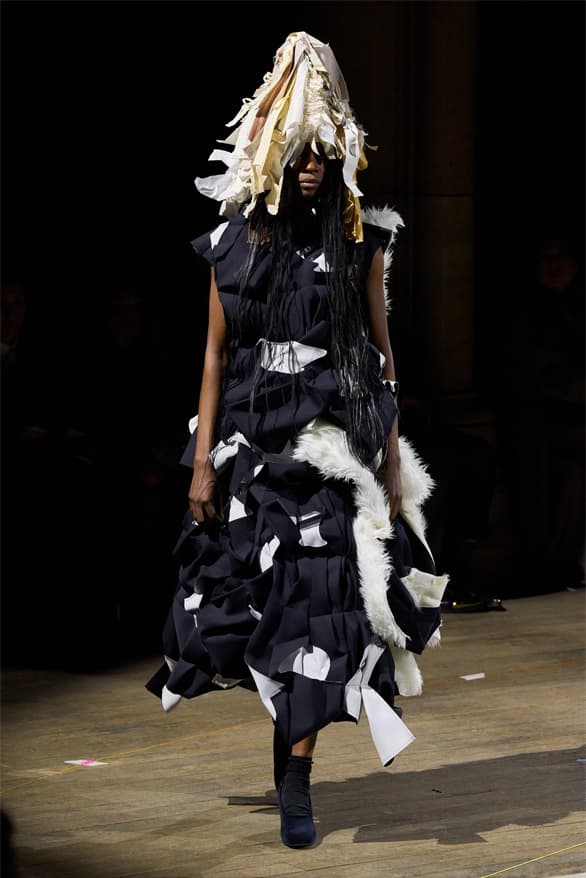 コム デ ギャルソン 2023年秋冬コレクション Comme des Garçons Fall Winter 2023 Paris Fashion Week rei kawakubo pfw fw23 designer womenswear menswear art abstract runway show