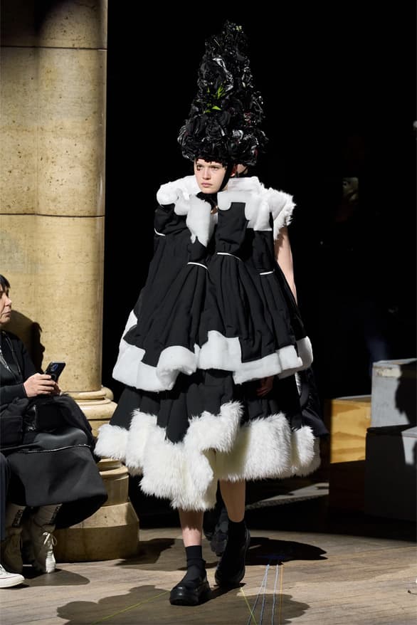 コム デ ギャルソン 2023年秋冬コレクション Comme des Garçons Fall Winter 2023 Paris Fashion Week rei kawakubo pfw fw23 designer womenswear menswear art abstract runway show