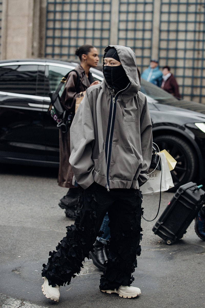 ストリートスタイル：パリ・ファッションウィーク・ウィメンズ2023年秋冬 Paris Fashion Week FW23 Street Style fall/winter 2023 diesel issey miyake y project dior chanel sacai louis vuitton ib kamara off-white nike 