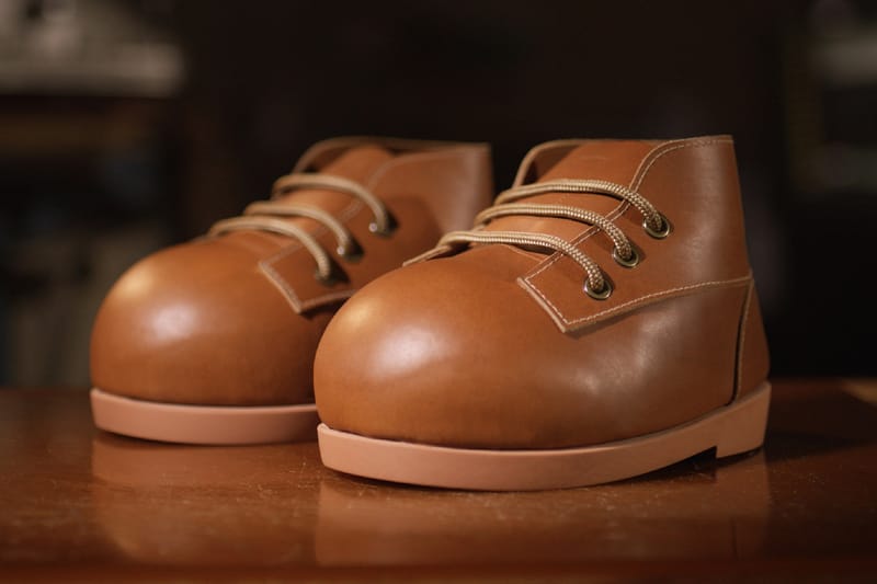Red Wing がマリオの実物大ブーツを制作