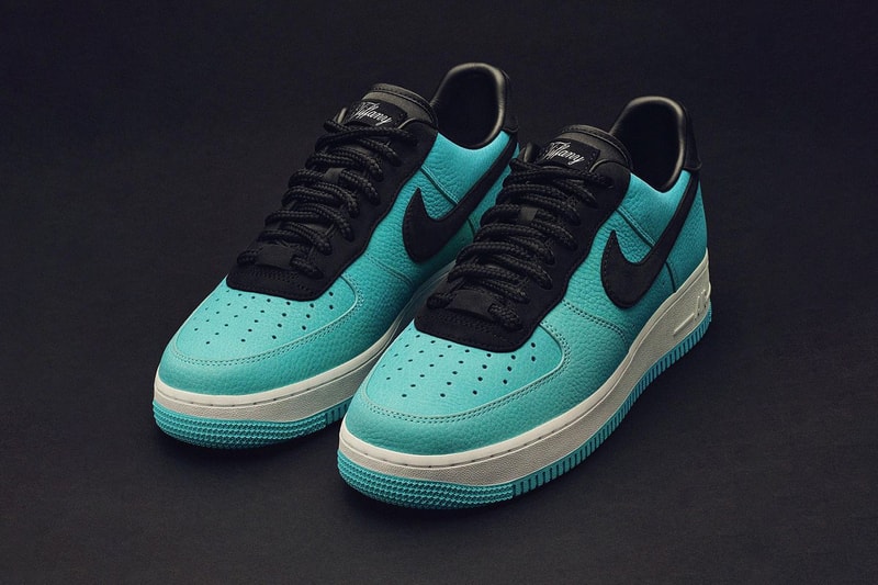 ティファニー x ナイキエアフォース 1 のフレンズ & ファミリーモデルをチェック Tiffany & Co. Nike Air Force 1 friends and family reverse First Look Info Release Date Buy Price Photos 