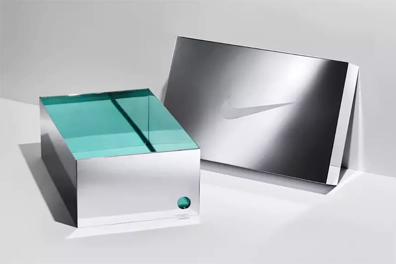 ティファニーがナイキとのコラボを祝してシルバー製のシューズボックスを製作 tiffany & co nike air force 1 low silver shoe box photos 