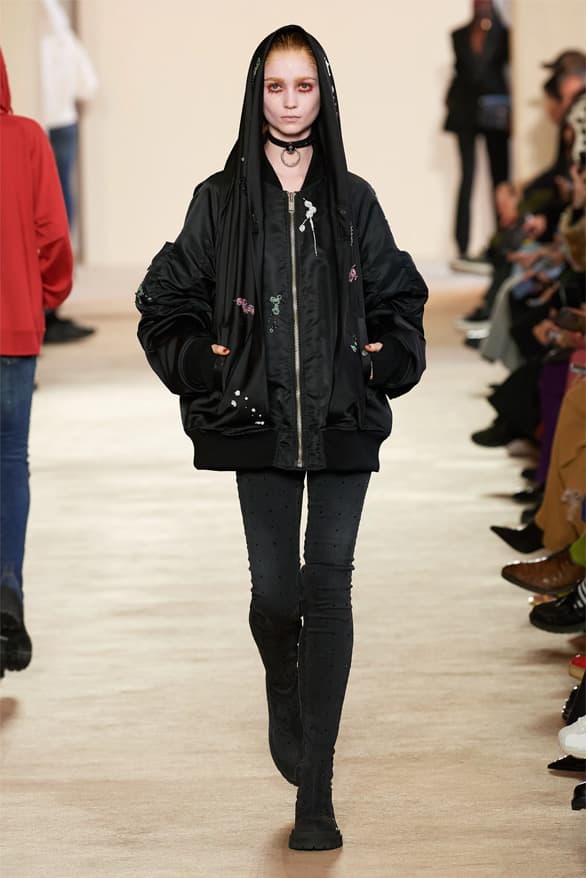 アンダーカバー 2023年秋冬ウィメンズコレクション Undercover Fall Winter 2023 Paris Fashion Week pfw fw23 collection menswear womenswear Jun Takahashi runway show