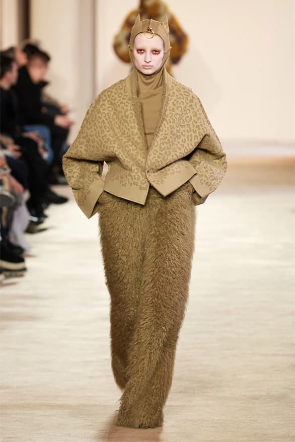 アンダーカバー 2023年秋冬ウィメンズコレクション Undercover Fall Winter 2023 Paris Fashion Week pfw fw23 collection menswear womenswear Jun Takahashi runway show