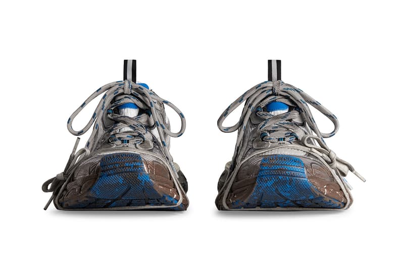 バレンシアガから長年履き続けたかのような新作3XLトレーナーが発売 Balenciaga 3XL Trainer Muddy The Mud Show Summer 2023 Collection Demna Leak Teaser Preview First Look