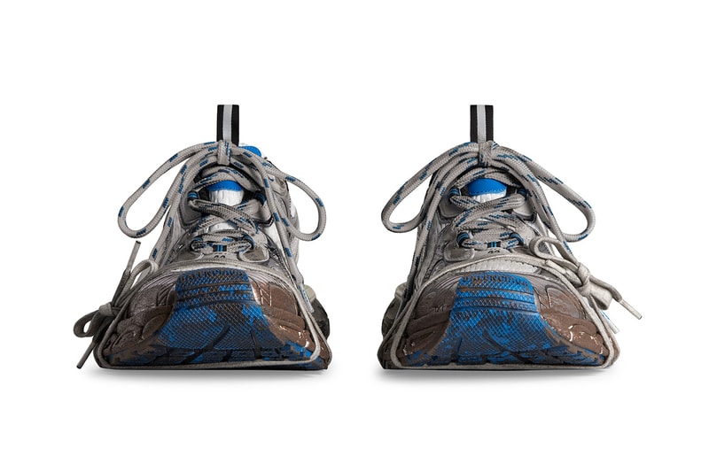 バレンシアガから長年履き続けたかのような新作3XLトレーナーが発売 Balenciaga 3XL Trainer Muddy The Mud Show Summer 2023 Collection Demna Leak Teaser Preview First Look