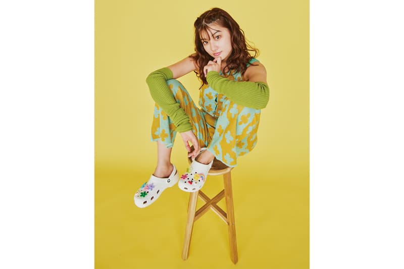 クロックスが4人のアンバサダーを起用した2023年春キャンペーンを開始 Crocs™ Classic Crog & Jibbitz™ Charm spring 2023 campaign info neo, cocoa, HITOMI, Miyu Nozaki