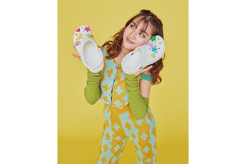 クロックスが4人のアンバサダーを起用した2023年春キャンペーンを開始 Crocs™ Classic Crog & Jibbitz™ Charm spring 2023 campaign info neo, cocoa, HITOMI, Miyu Nozaki